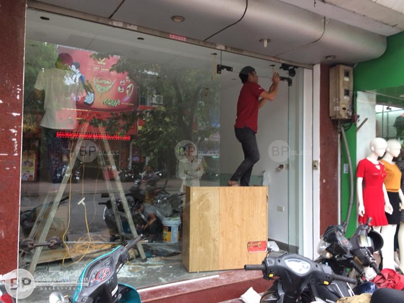 Lắp cửa kính thủy lực anh Dũng 228 Ngọc Lâm